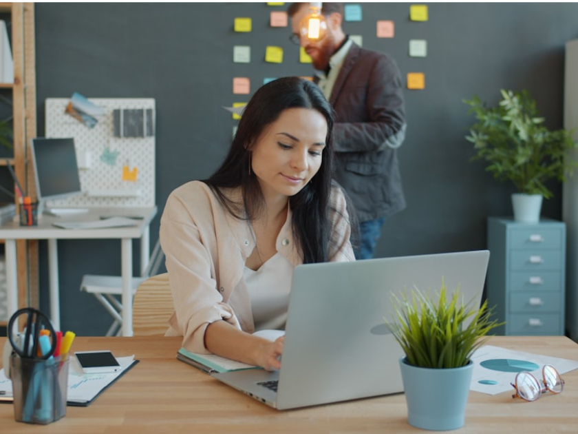 Как социальная тревожность мешает вам продвигаться в карьере